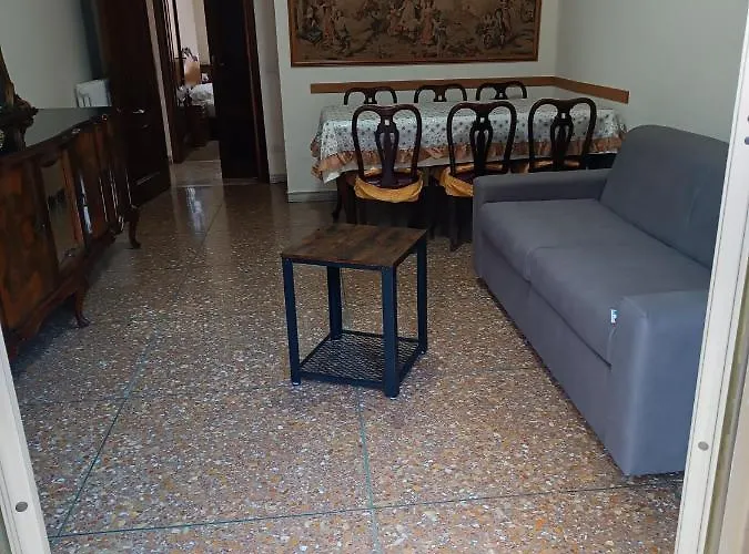 Hortis Apartment, 5 Persone, 2 Camere, Balcone, Metro C Per Il Colosseo A 10 Minuti E Tram Per Termini A 2 Minuti Rome