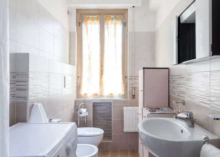 Hortis Apartment, 5 Persone, 2 Camere, Balcone, Metro C Per Il Colosseo A 10 Minuti E Tram Per Termini A 2 Minuti Rome